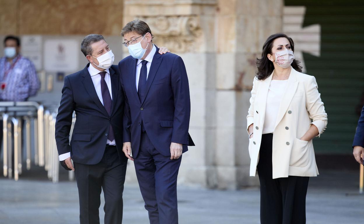 García Page, junto a Puig y a la presidenta de La Rioja Concha Andreu. 