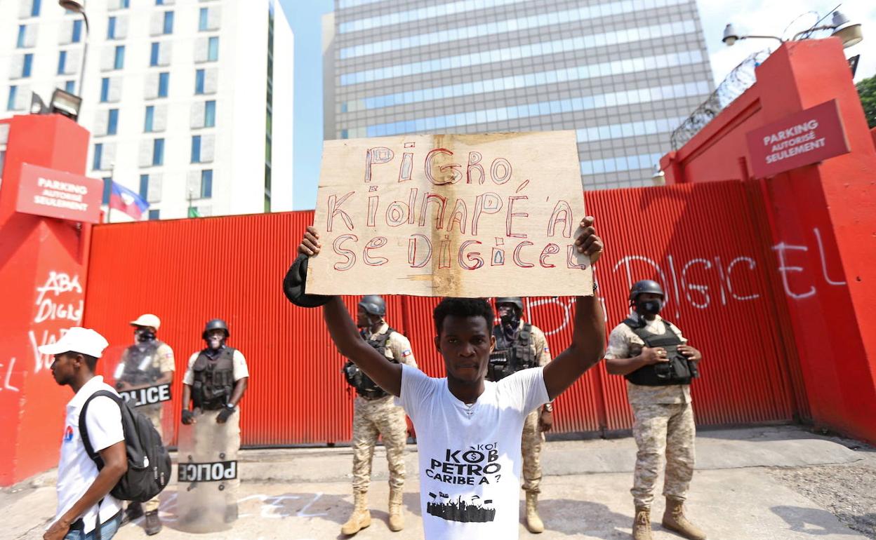 Los haitianos reclaman la liberación de los religiosos secuestrados.