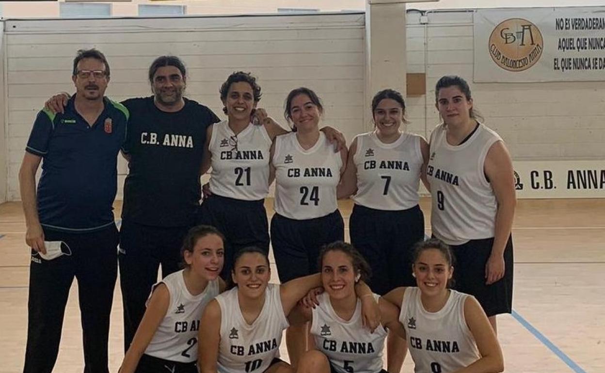 El equipo sénior femenino de Anna que ganó en la primera jornada de liga. 