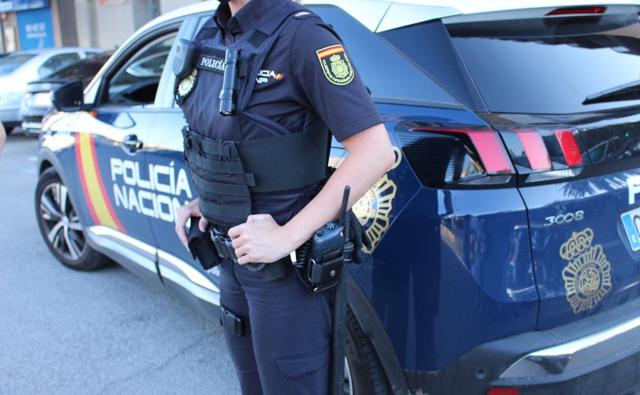 Un agente de Policía Nacional.  