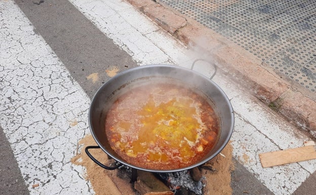 El caldo se prepara a fuego lento. 