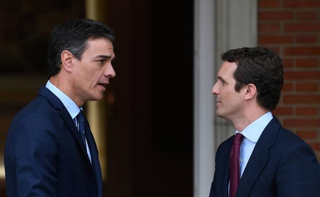 Sánchez y Casado, durante una de sus reuniones en la Moncloa. 