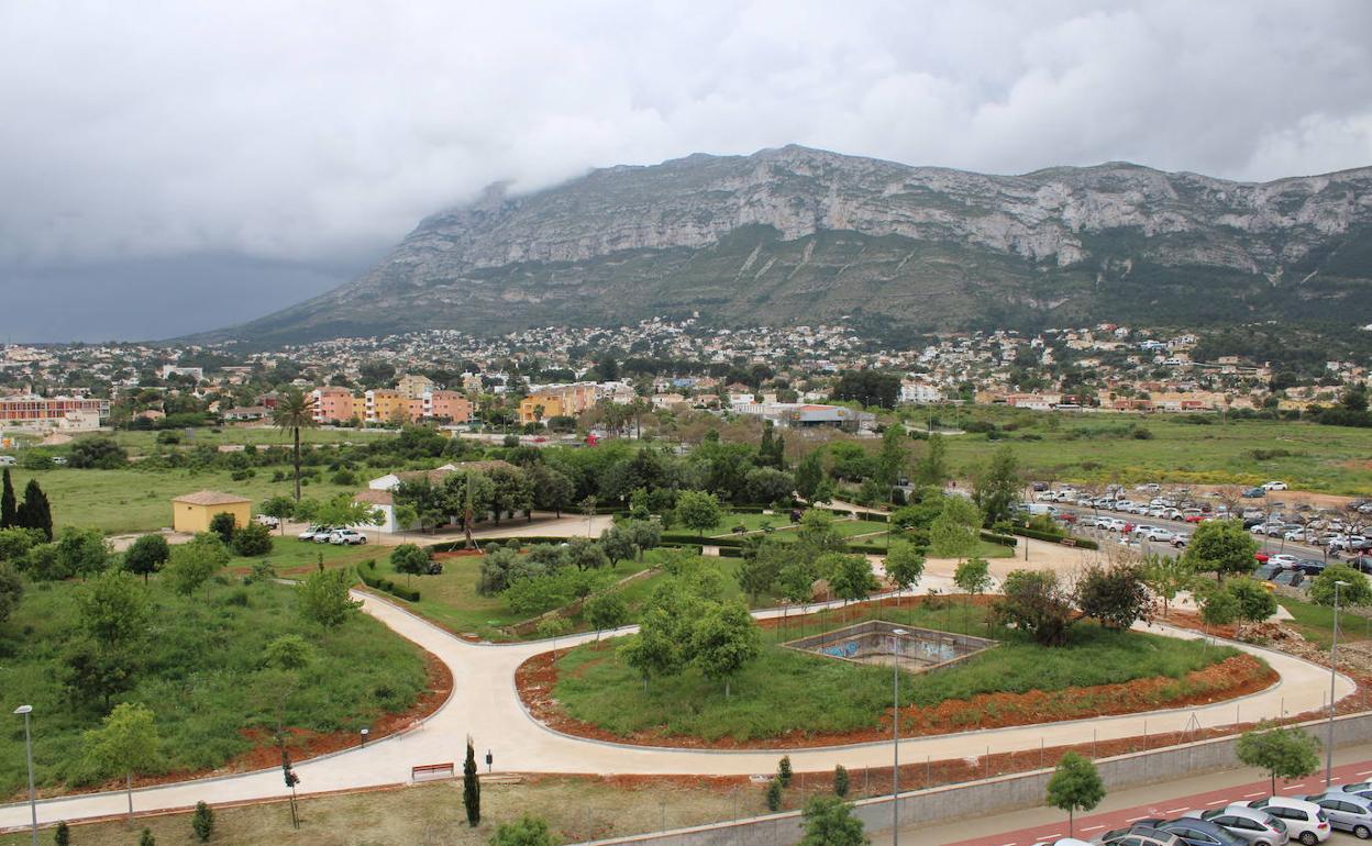 El Bosc de Diana con el Montgó al fondo. 