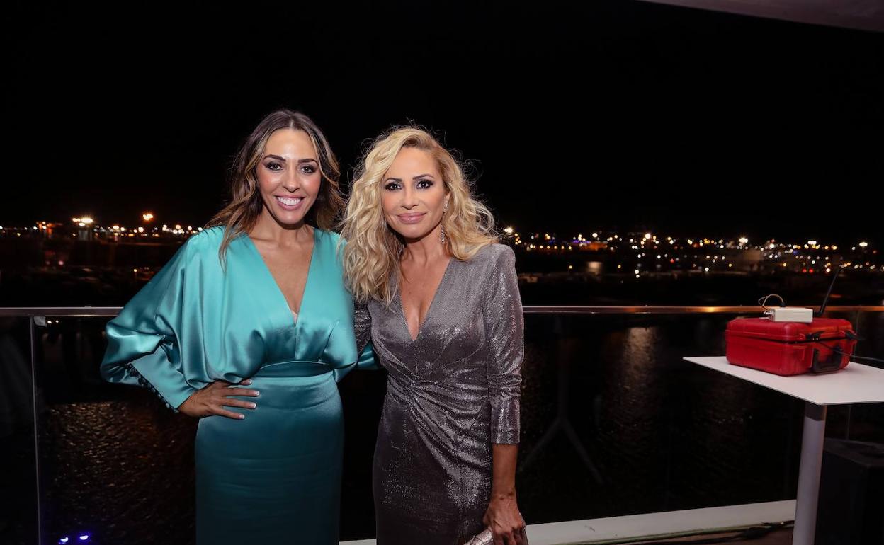 Mónica Duart y Marta Sánchez en la terraza del Veles e Vents, donde se celebró la gala aniversario.