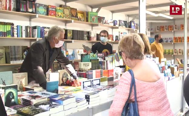 Feria del libro de Valencia | En busca de los libros más difíciles de encontrar en la Feria del libro de Valencia