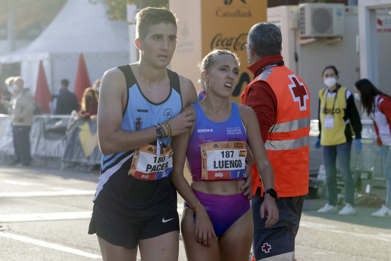 Fotos: Así ha sido la llegada de los héroes a la meta del Medio Maratón de Valencia 2021