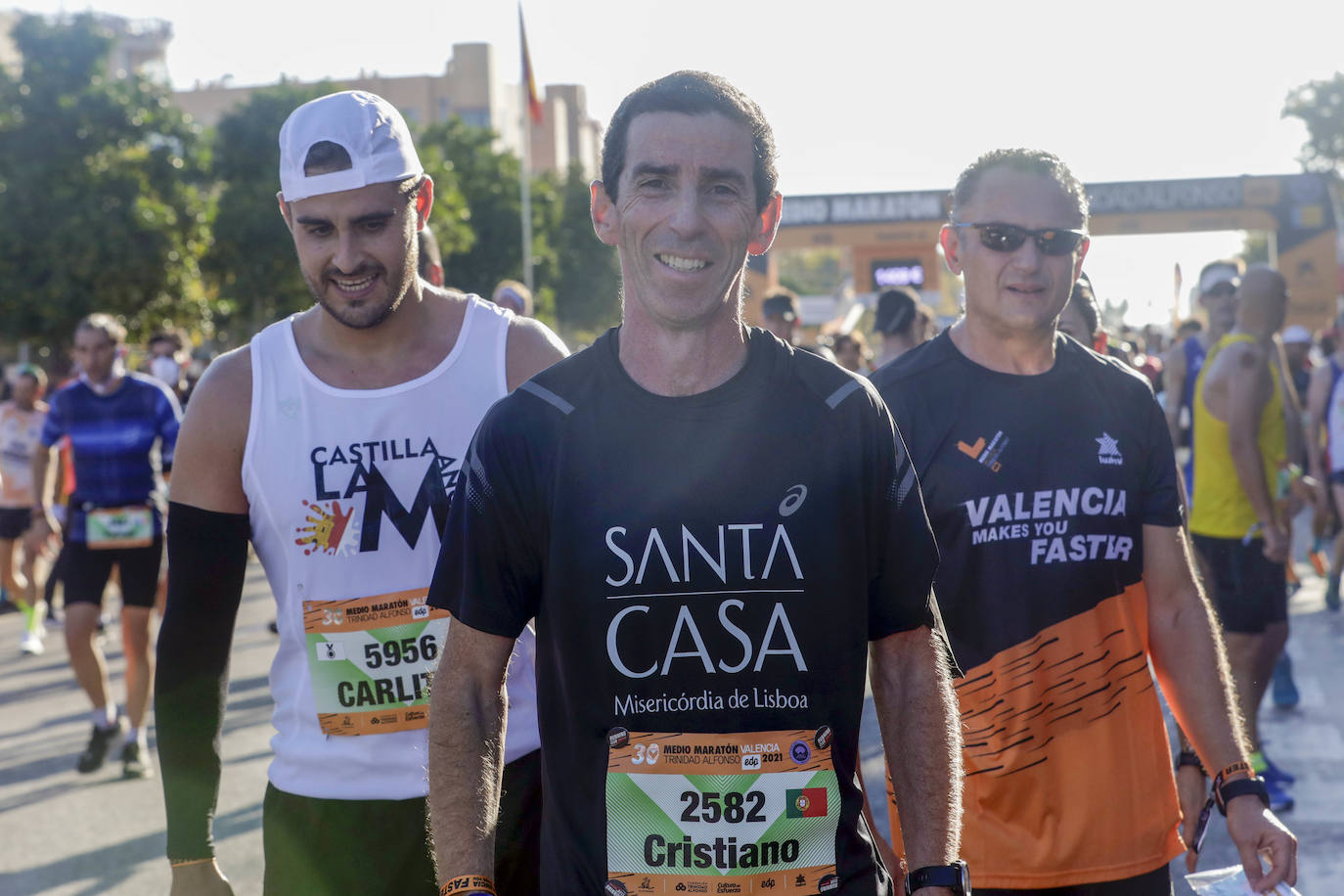 Fotos: Así ha sido la llegada de los héroes a la meta del Medio Maratón de Valencia 2021