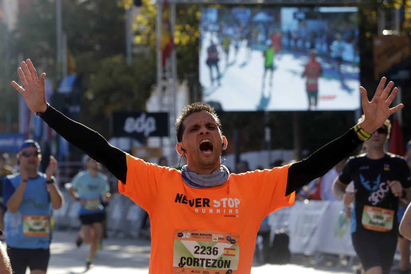 Fotos: Así ha sido la llegada de los héroes a la meta del Medio Maratón de Valencia 2021