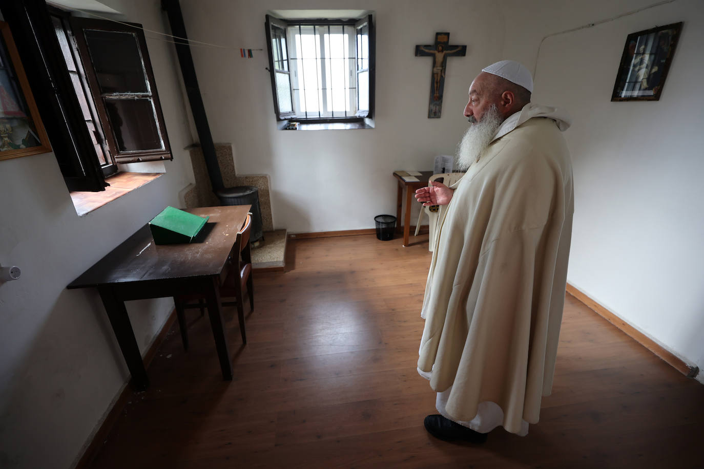 En el yermo de Herrera viven monjes de clausura dedicados a la oración. Para entrar en la comunidad hay que pasar una prueba que dura seis años