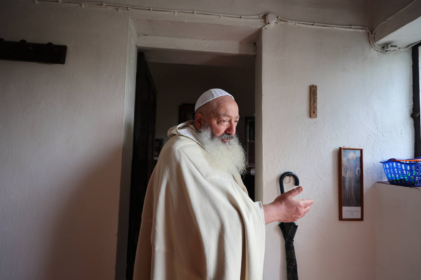 En el yermo de Herrera viven monjes de clausura dedicados a la oración. Para entrar en la comunidad hay que pasar una prueba que dura seis años