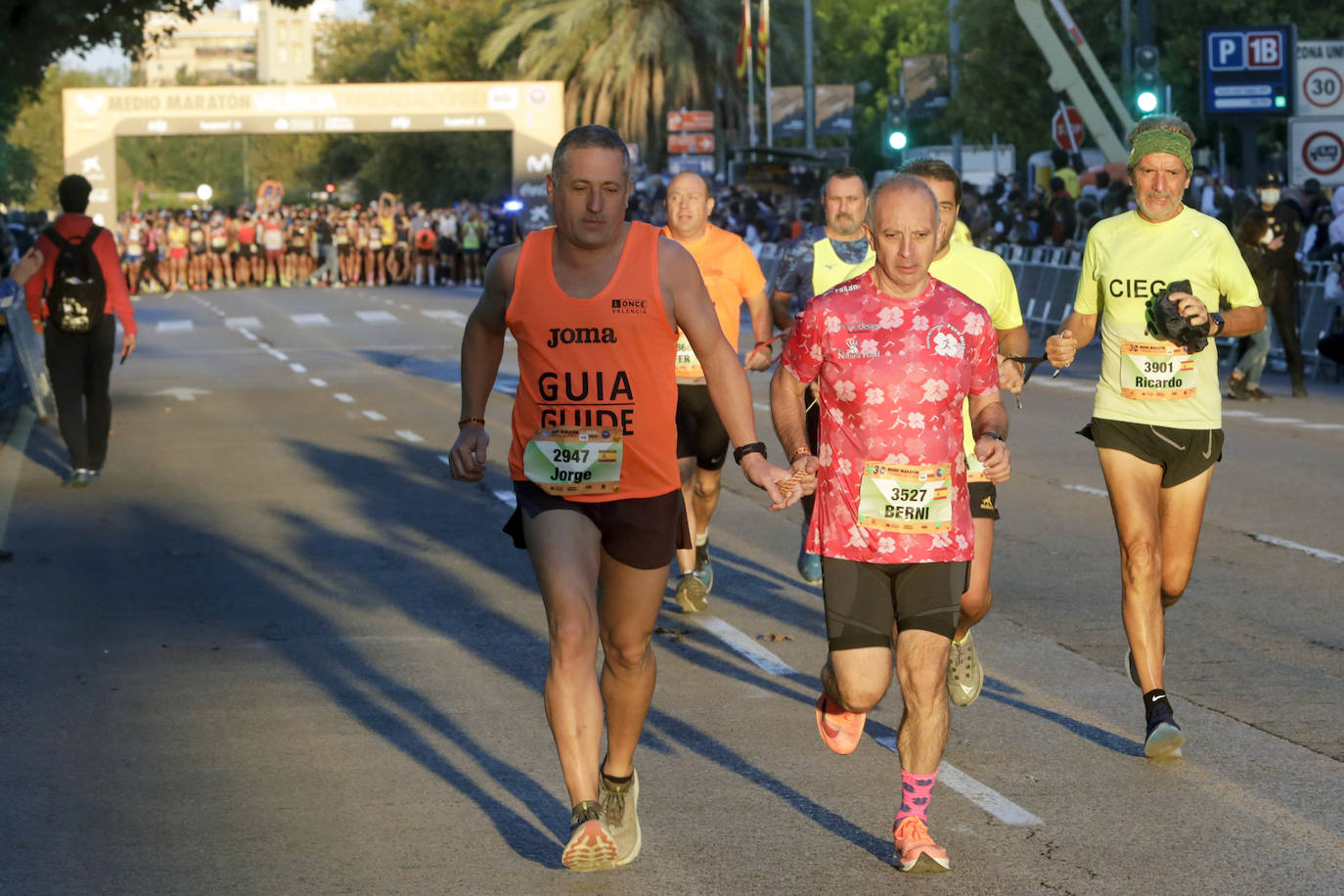 Fotos: Medio Maratón de Valencia 2021: búscate en la salida