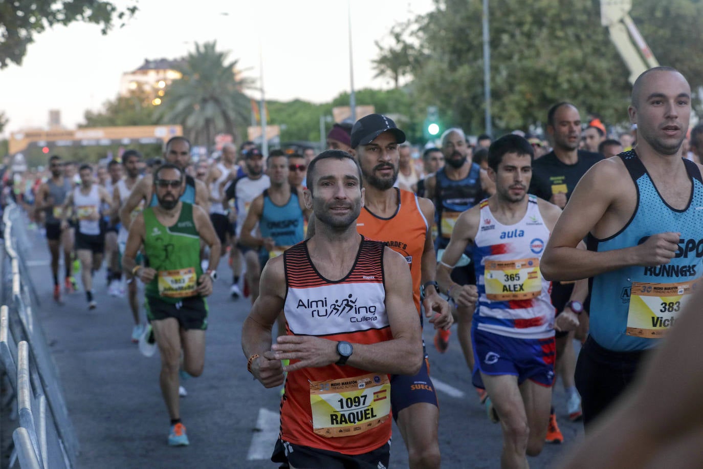 Fotos: Medio Maratón de Valencia 2021: búscate en la salida