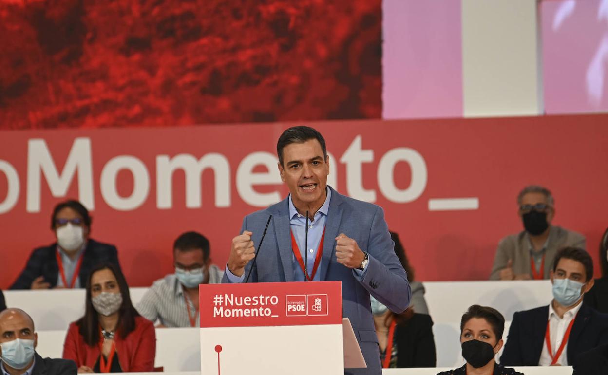 Pedro Sánchez interviene en la clausura del congreso regional del PSOE de Extremadura celebrado en Mérida.. 