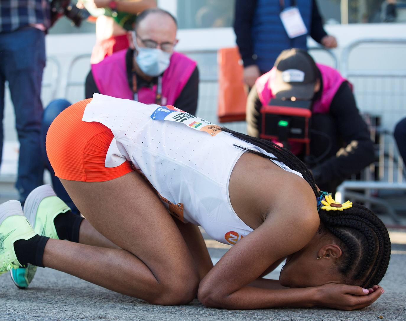 La etíope Gidey vuela por el circuito valenciano y la ciudad se sitúa de nuevo en el escaparate internacional del deporte popular.