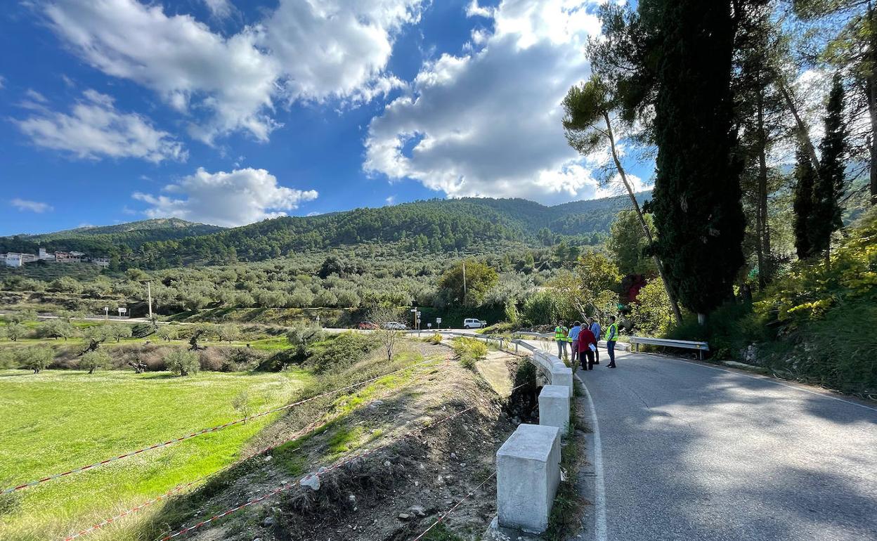 Vista de la carretera CV-7930 en Agres. 