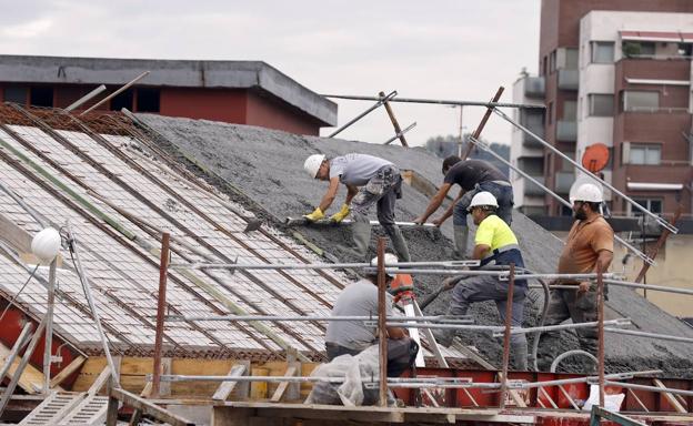 Trabajadores en una obra. 