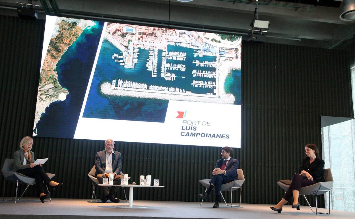 El presidente de Baleària y representantes de la conselleria y de Puertos del Estado en la jornada de Dénia. 