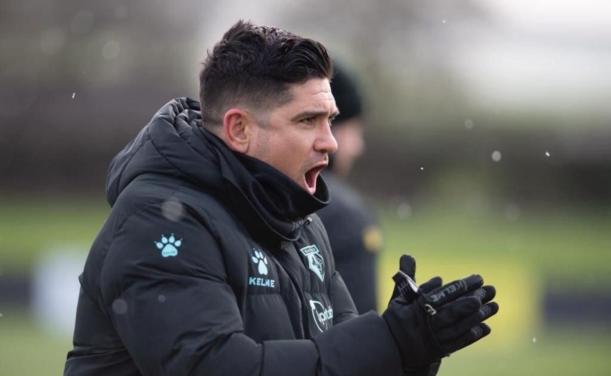 Xisco Muñoz, dirigiendo una sesión de entrenamiento con el Watford  