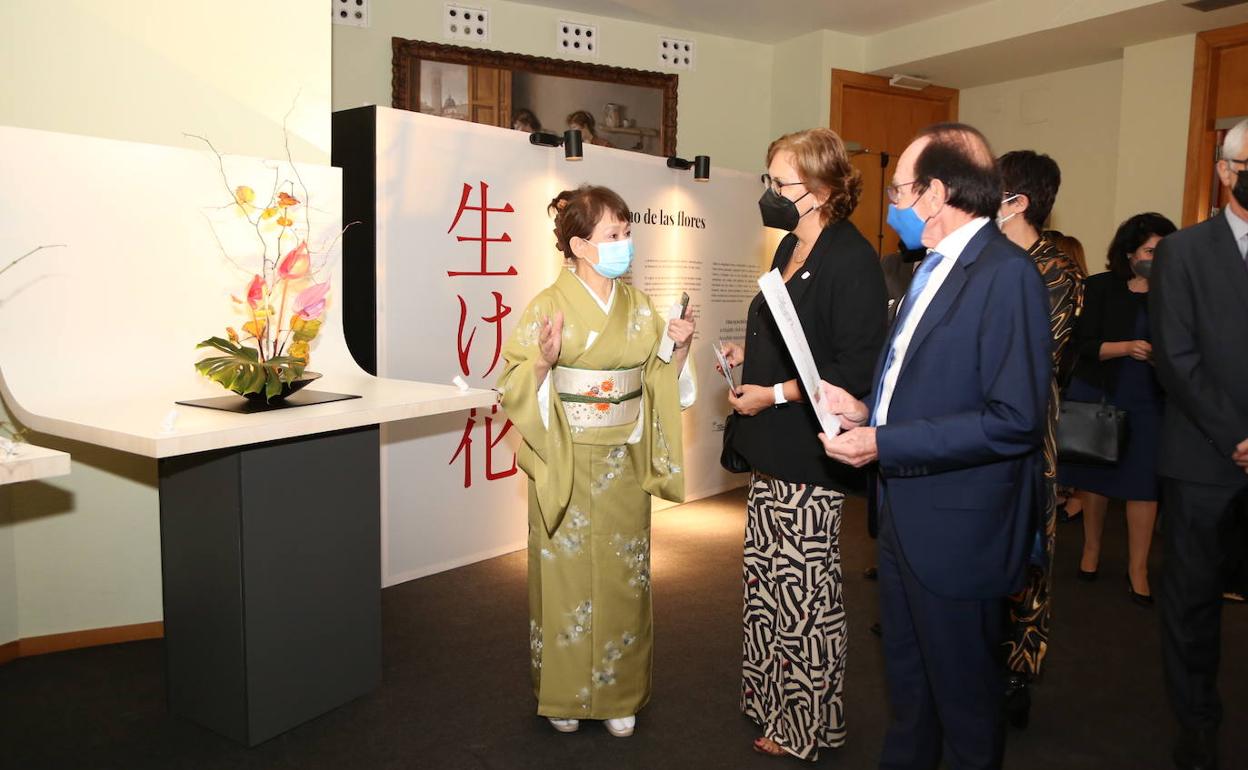 La exposición de Ikebana de Borriana durante su inauguración. 