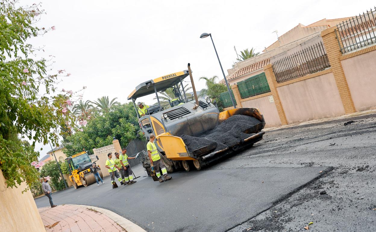 Los trabajos de reasfaltado ya se han iniciado en l'Alfàs del Pi