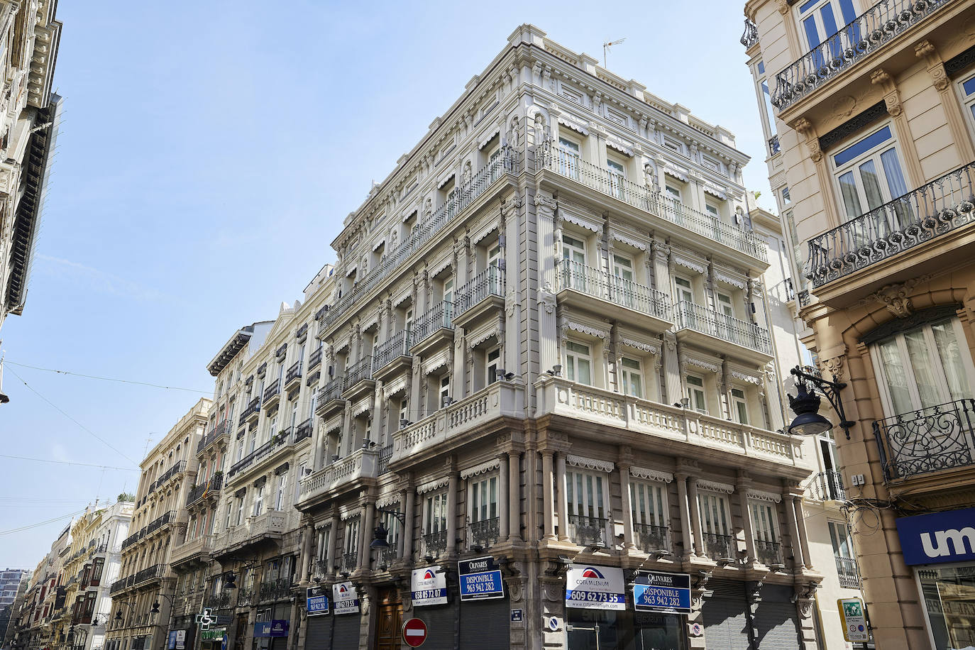 Edificio promovido por el marqués de Cáceres