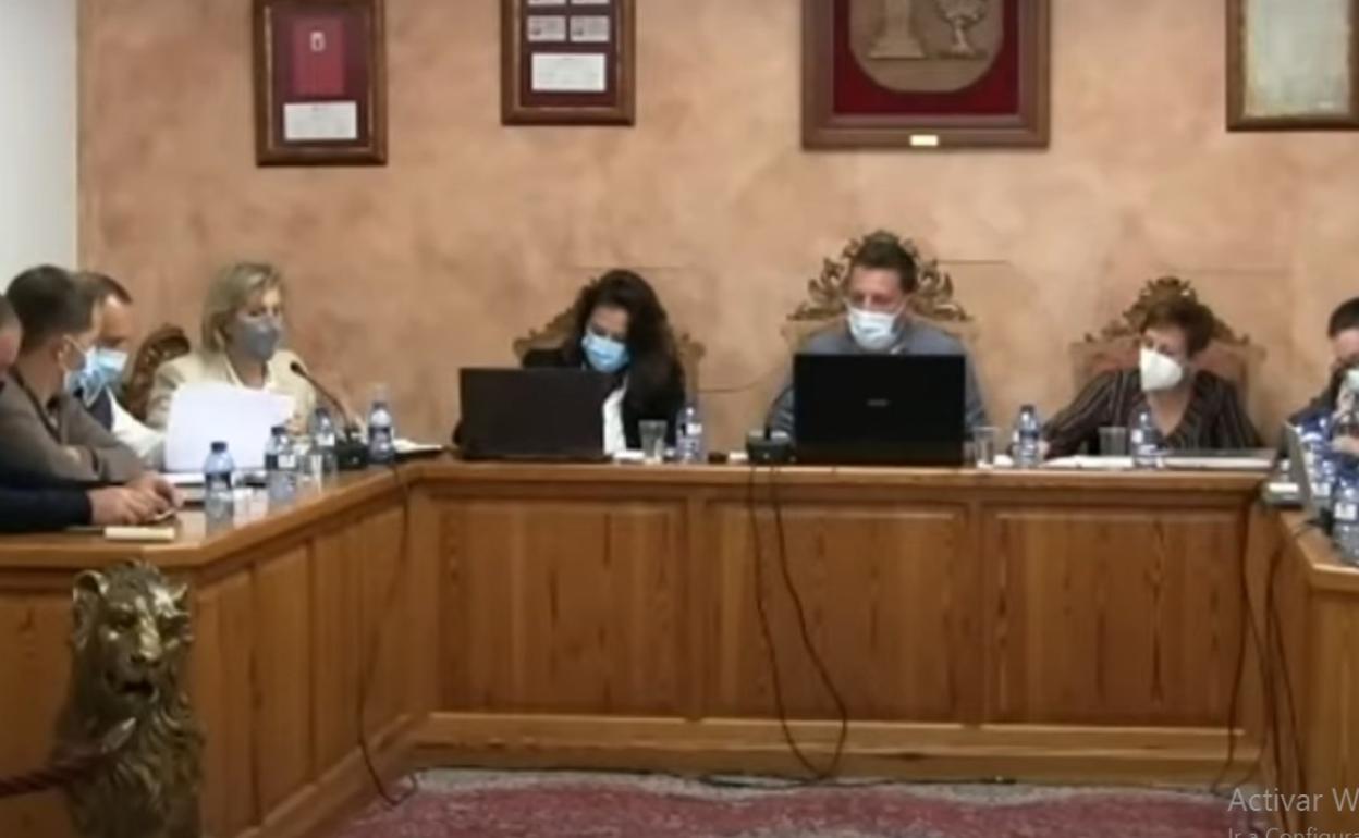 Último pleno municipal de La Font de la Figuera en el que ya no está Carmen Asensi. 