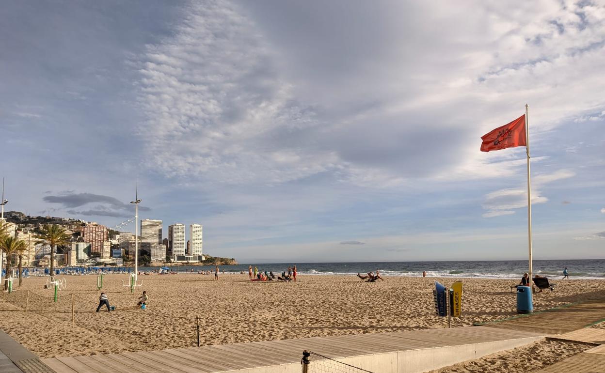 Imagen de la playa de Levante de Benidorm durante el pasado fin de semana