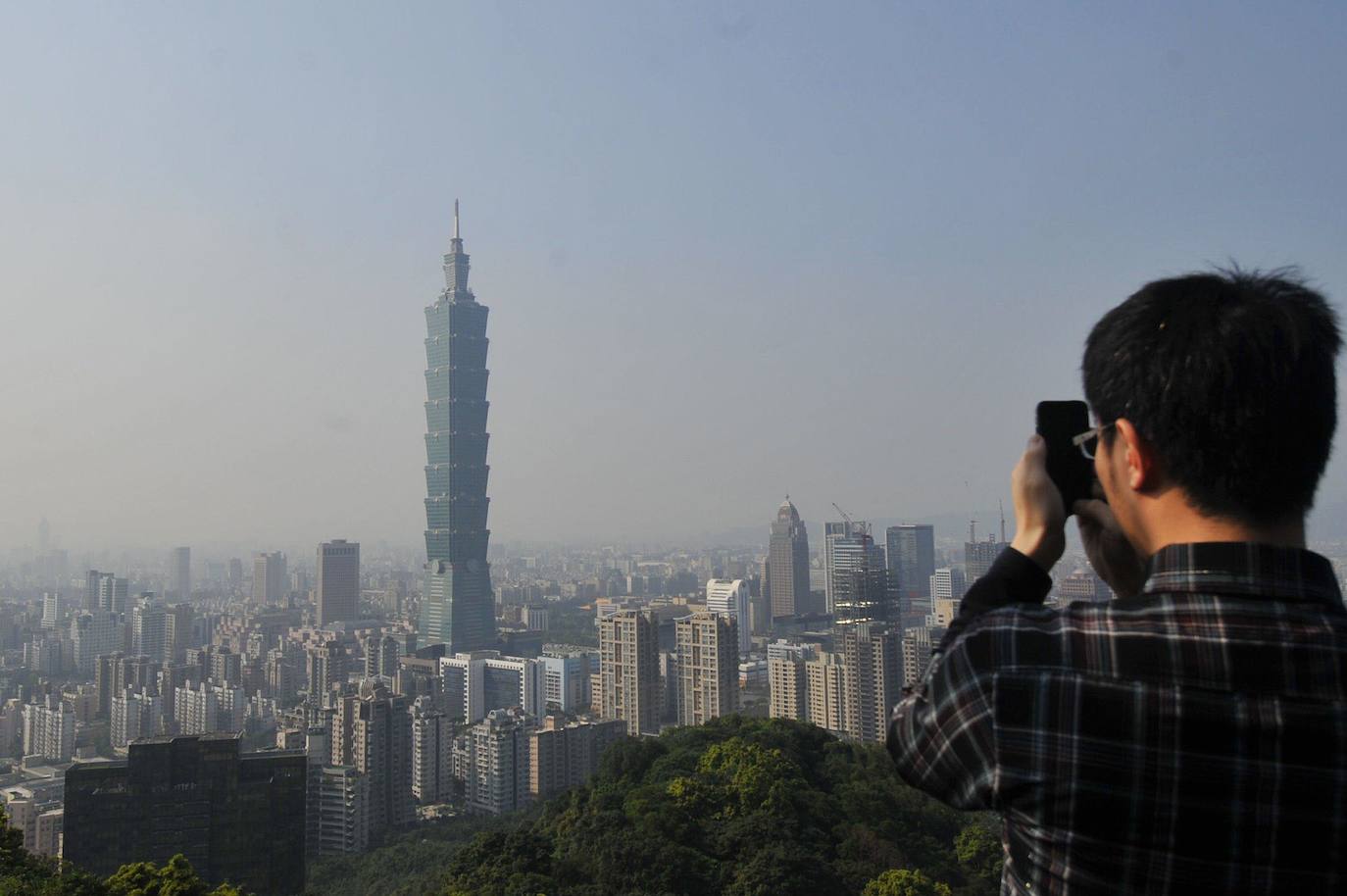 9.- TAIPÉI (TAIWÁN) | La capital de Taiwán es para Lonely Planet "un festín urbano que dejará ahíto al viajero". Dicen de ella que es una ciudad que se merece una "pausada exploración". En ella, continuan, "senderistas y ciclistas disfrutan de microclimas de día y de buenos restaurantes y bares por la noche". Además, Taipéi se ha convertido por méritos propios en un destino gastronómico de primer nivel.