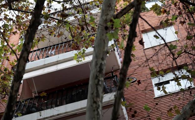 La Policía detiene a una mujer tras la caída de su pareja desde un quinto piso en Valencia