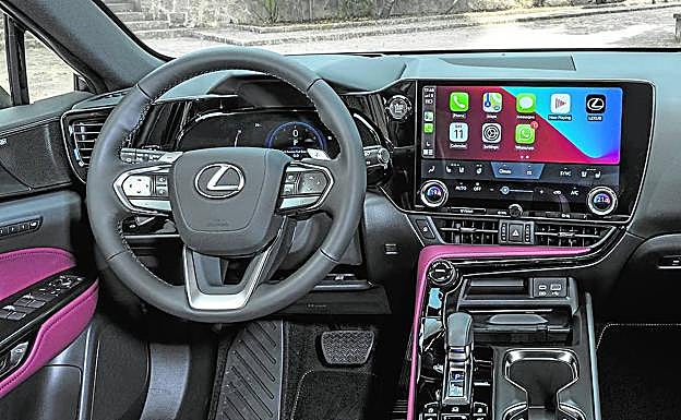 Nueva pantalla interior más grande, táctil y con conectividad inalámbrica.