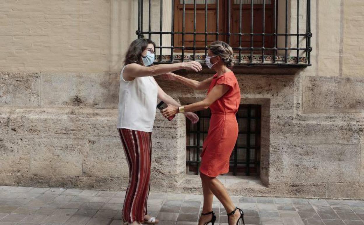 Las vicepresidentas Mónica Oltra y Yolanda Díaz, en un encuentro en Valencia