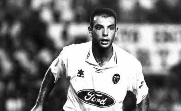 Pepe Gálvez, jugó desde 1993 hasta 1997 en el Valencia y su mejor temporada fue con Luis Aragonés. 