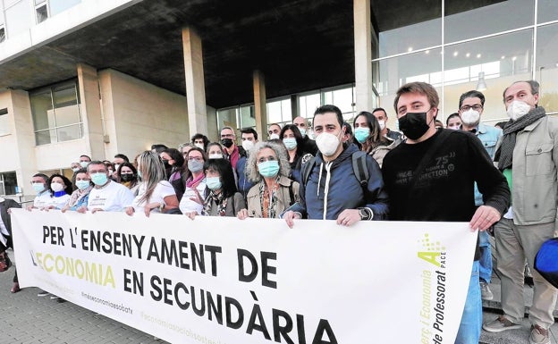 Profesores valencianos en guerra contra la ley Celaá