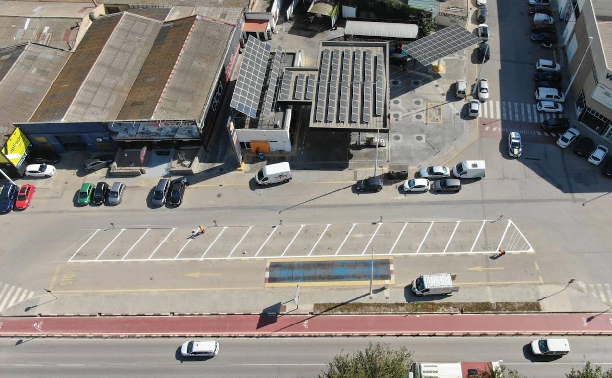 La reordenación del tráfico y aparcamiento en la calle Fusters. 