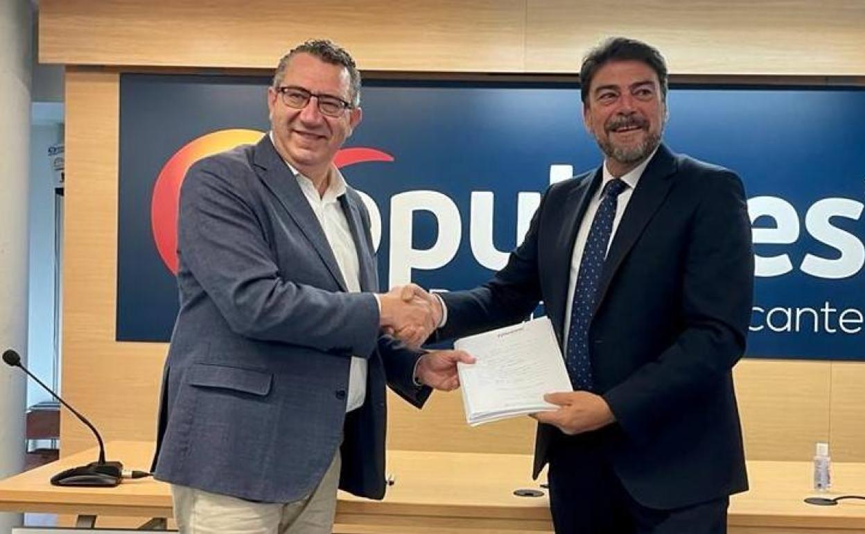 Toni Pérez, presidente provincial del PP, y Luis Barcala, alcalde de Alicante. 