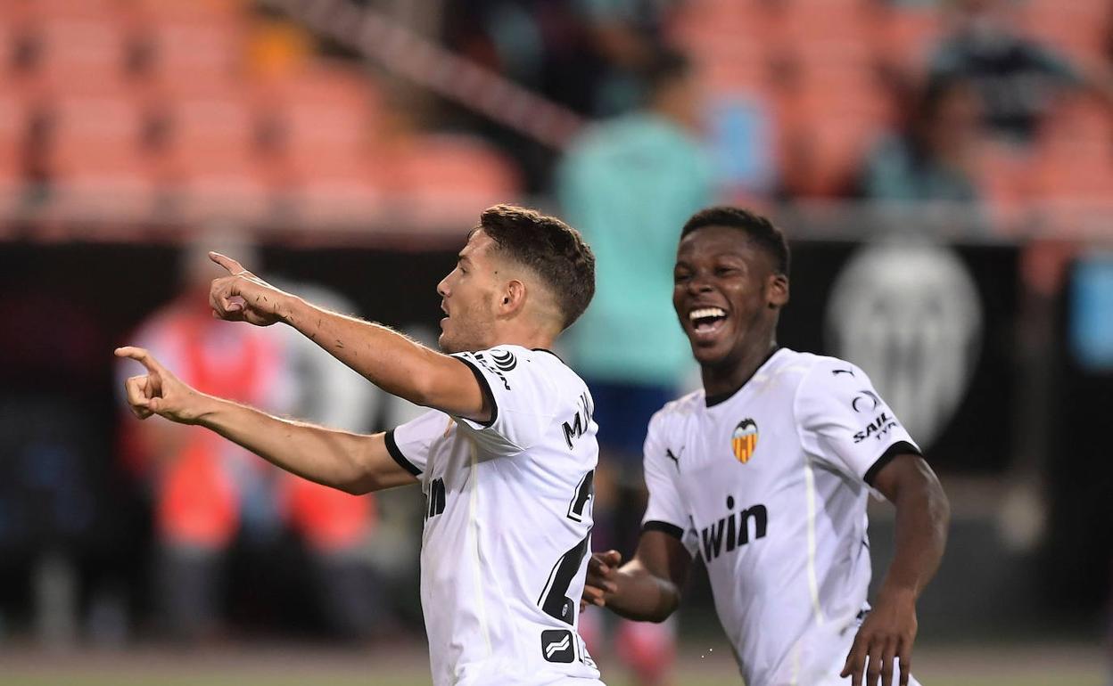 Manu Vallejo celebrando unos de sus goles la temporada pasada