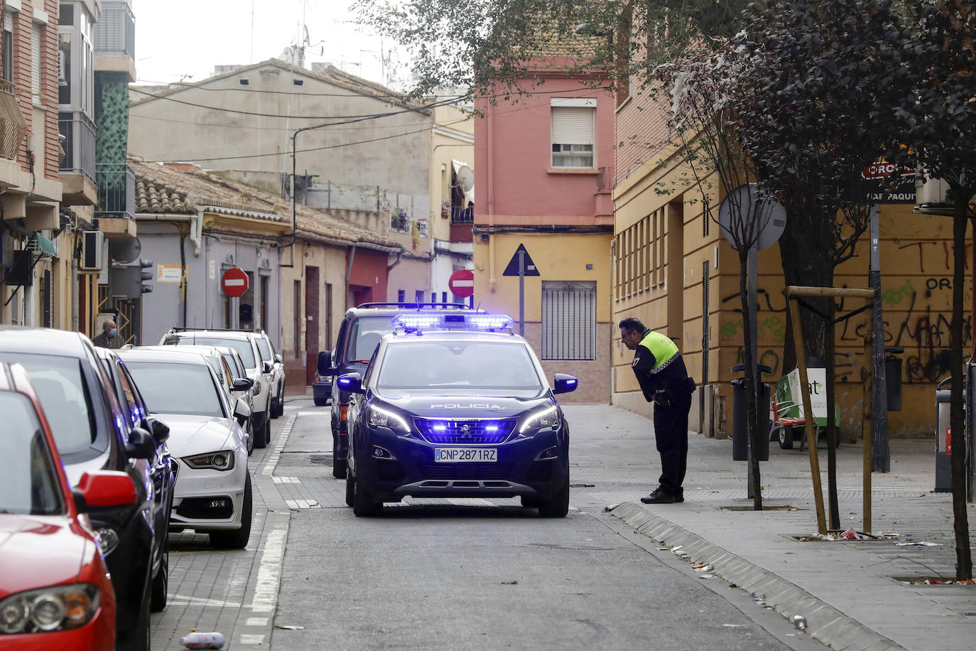 El barrio del Xenillet de Torrent es el lugar donde residen las familias enfrentadas por el crimen del cementerio del día de Todos los Santos, los 'Marco' y los 'Bocanegra'. Los vecinos apenas pisan la calle por temor a más reyertas tras el tiroteo, que se zanjó con dos muertos y un herido.