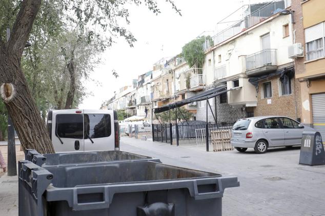 El barrio del Xenillet de Torrent es el lugar donde residen las familias enfrentadas por el crimen del cementerio del día de Todos los Santos, los 'Marco' y los 'Bocanegra'. Los vecinos apenas pisan la calle por temor a más reyertas tras el tiroteo, que se zanjó con dos muertos y un herido.