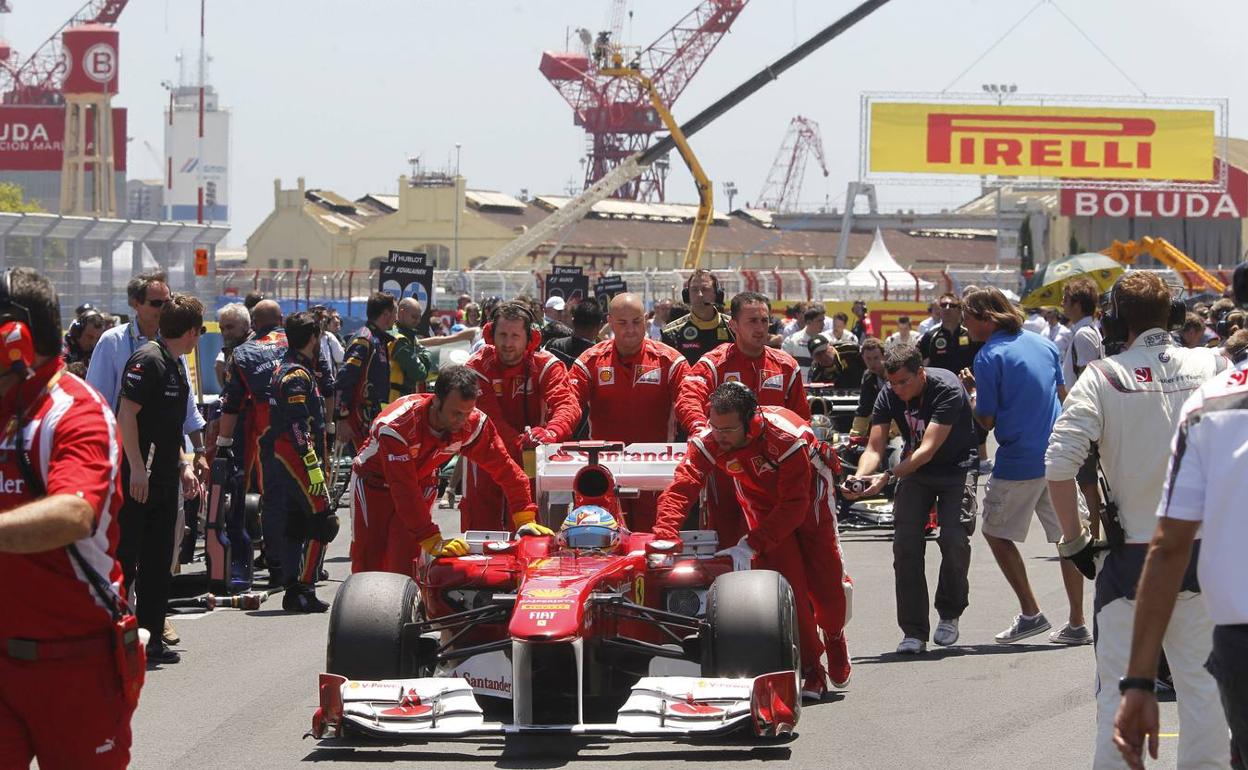 Uno de los ferraris, en el Gran Premio que se celebró en Valencia. 