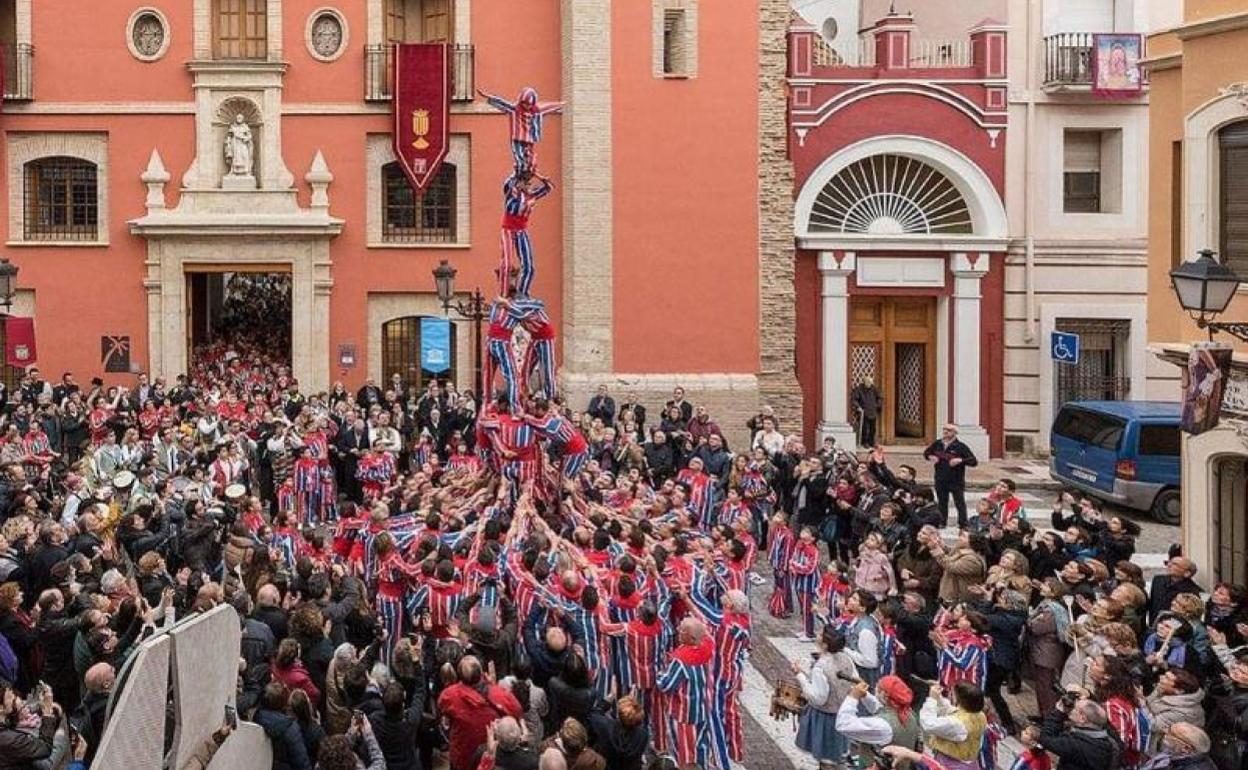 La muixeranga de Algemesí en una de las procesiones.