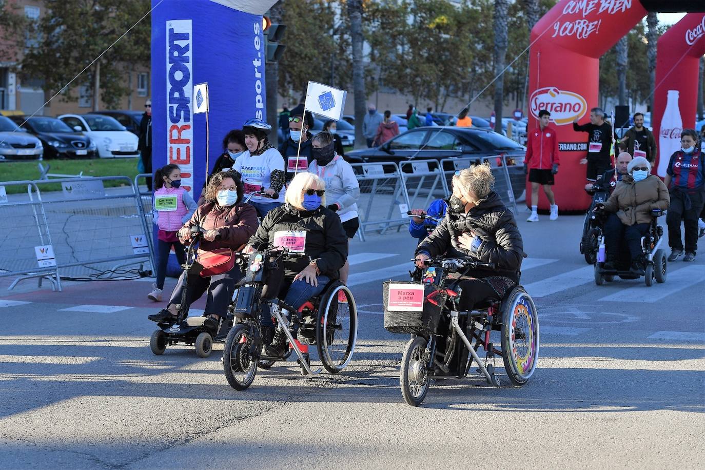 En la Volta a Peu por la Discapacidad ha habido una marcha a pie y otra corriendo y actividades especiales al acabar las pruebas, que se han desarrollado en un circuito de 4,5 kilómetros 