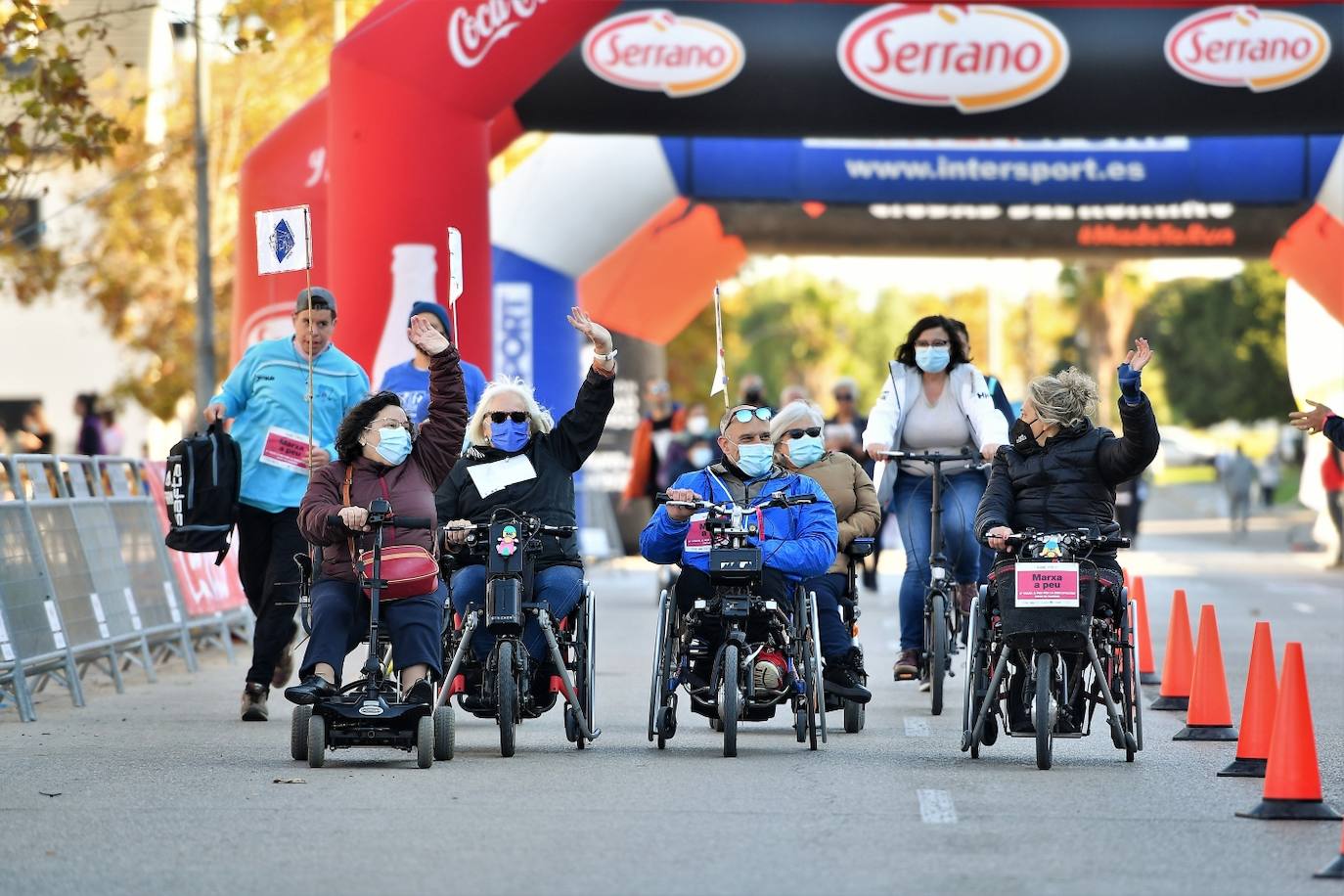 En la Volta a Peu por la Discapacidad ha habido una marcha a pie y otra corriendo y actividades especiales al acabar las pruebas, que se han desarrollado en un circuito de 4,5 kilómetros 