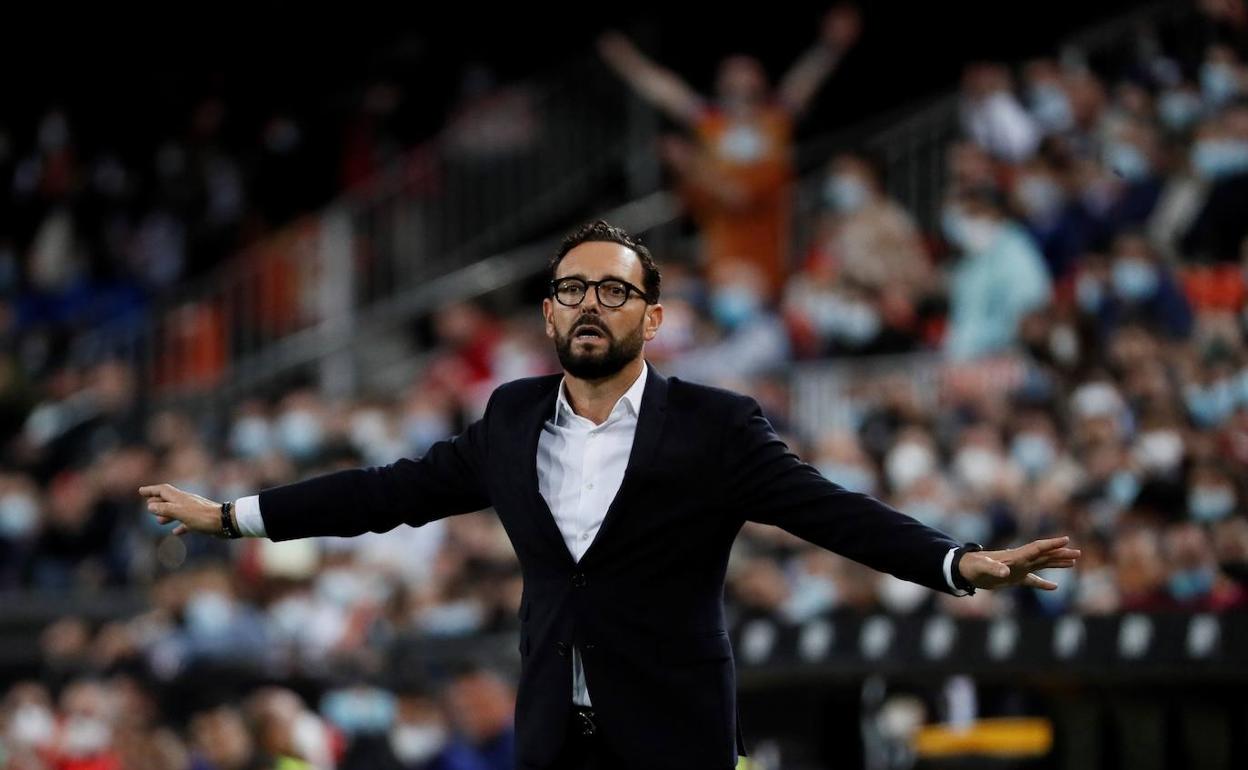 José Bordalás gesticula durante el partido.