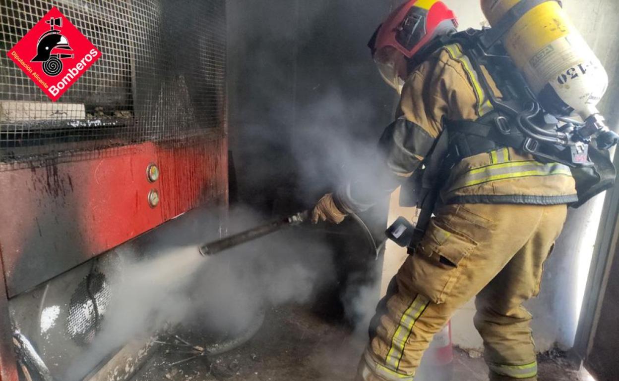 El fuego se originó en el sistema de ventilación de la fábrica 