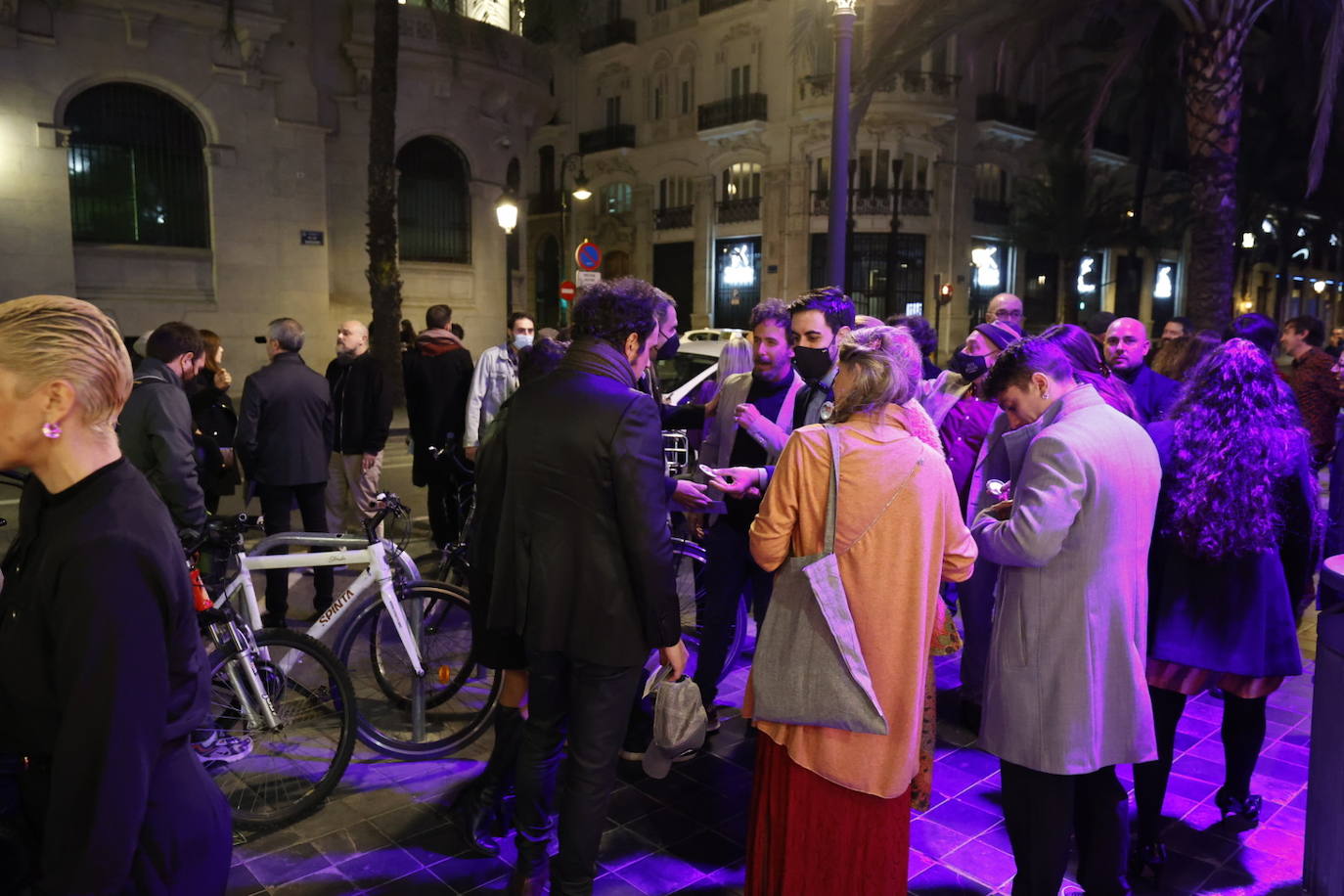 El Teatro Principal de Valencia ha acogido la celebración de la gran noche de las artes escénicas. Premiados e invitados han acudido al evento, en el que se respiraba ilusión por su vuelta tras la pandemia.