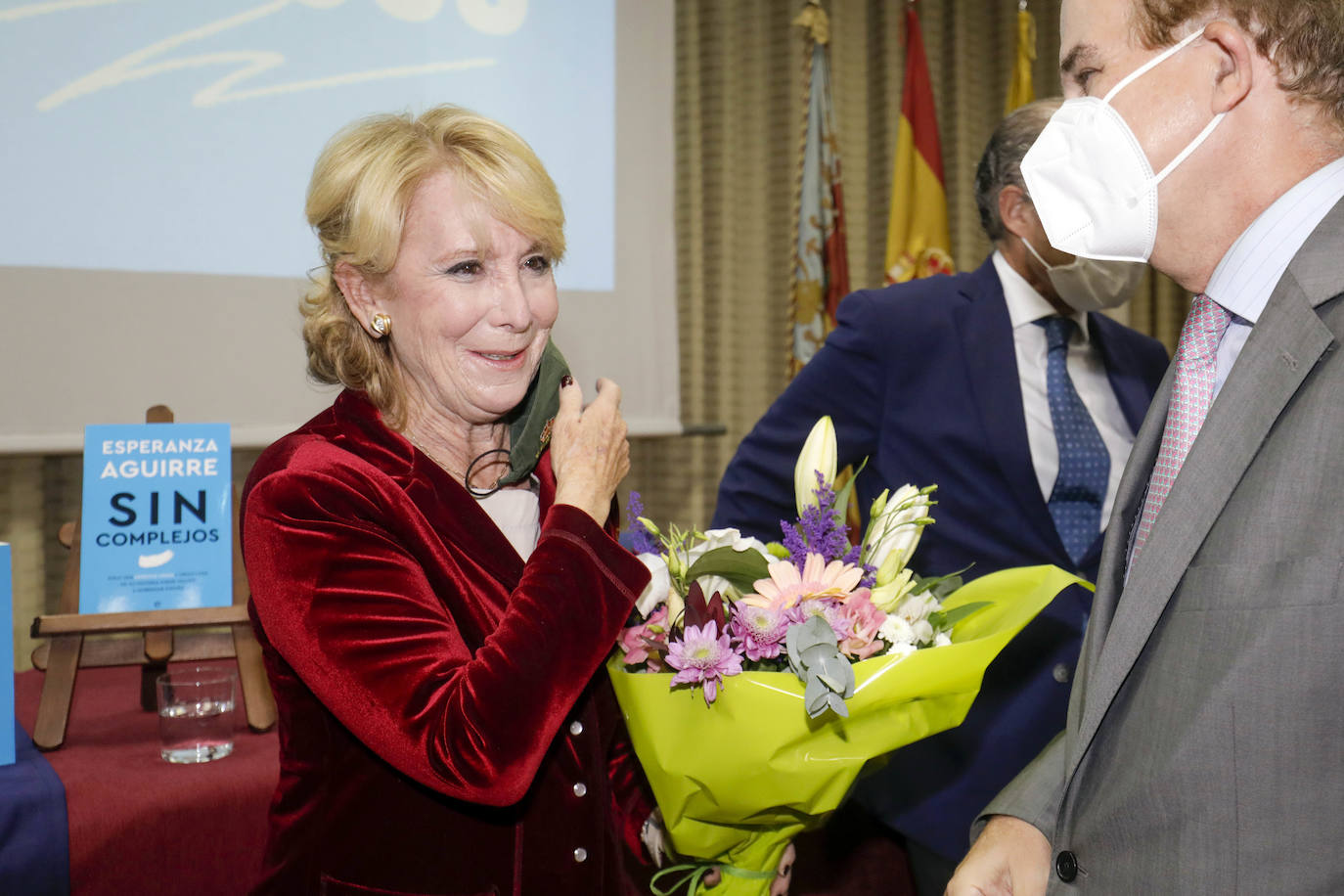 Esperanza Aguirre reivindica a Barberá y arremete contra Oltra arropada por Camps