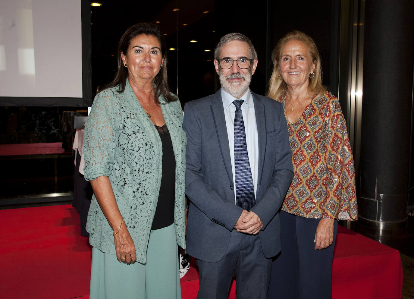 Paz Monfort, José Luis Guinot y Pilar Rios en la cena de la Fundación de Estudios Bursátiles en el Only You.