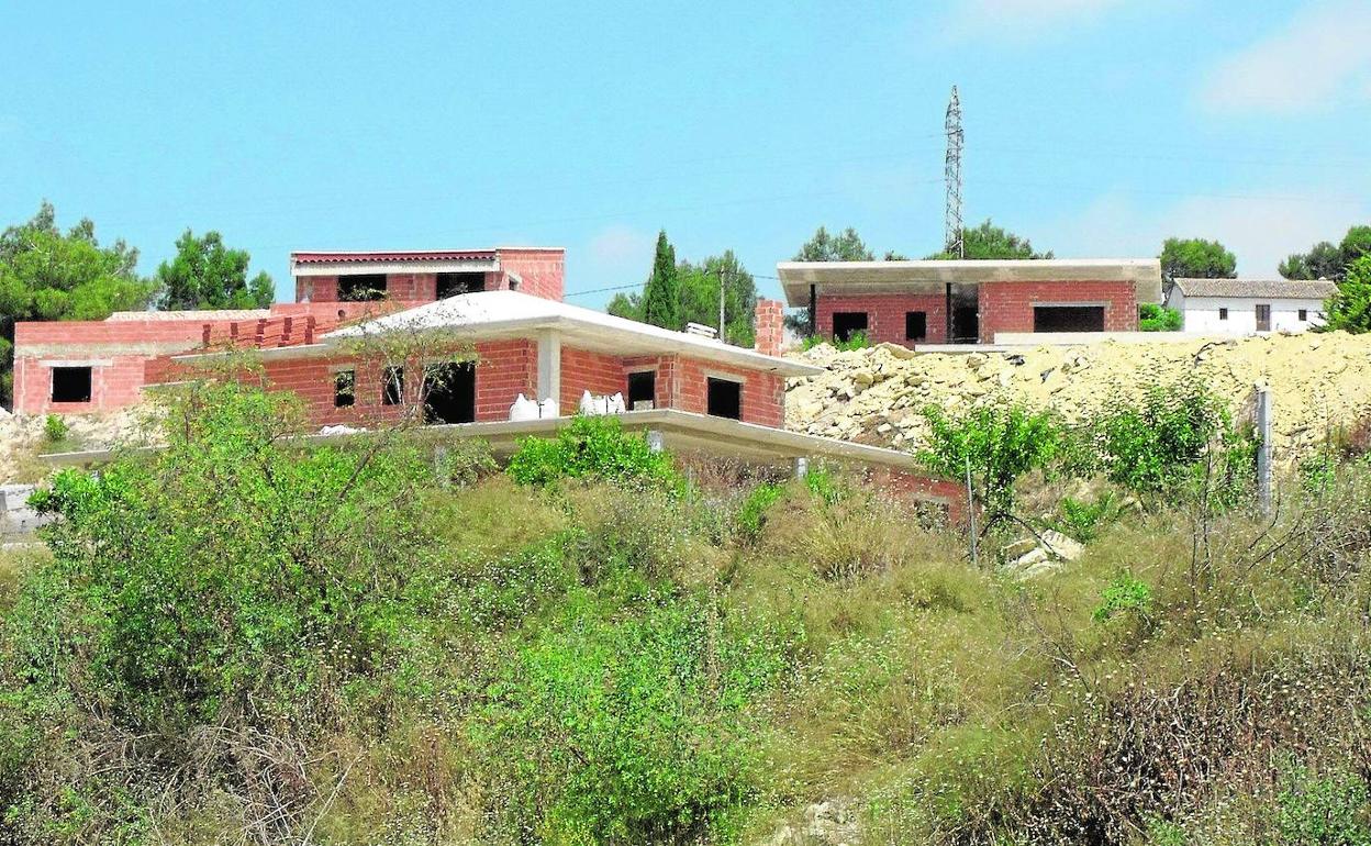 Casas consideradas ilegales en la Valla d'Albaida. 