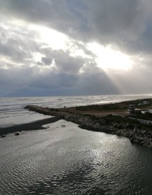 Imagen secundaria 2 - Desembocadura del Serpis, arriba; playa de Marenys de Rafalcaid en dos imágenes, abajo. 