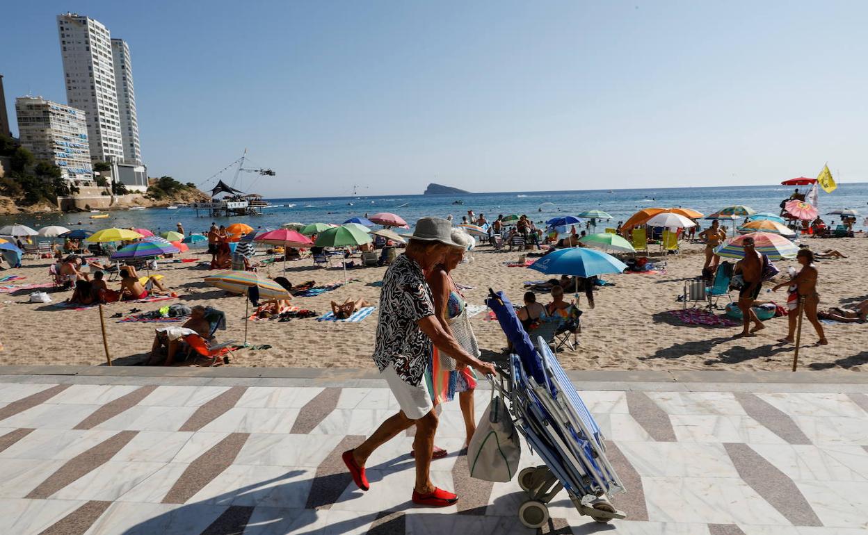 Paseo y playa de Benidorm. 